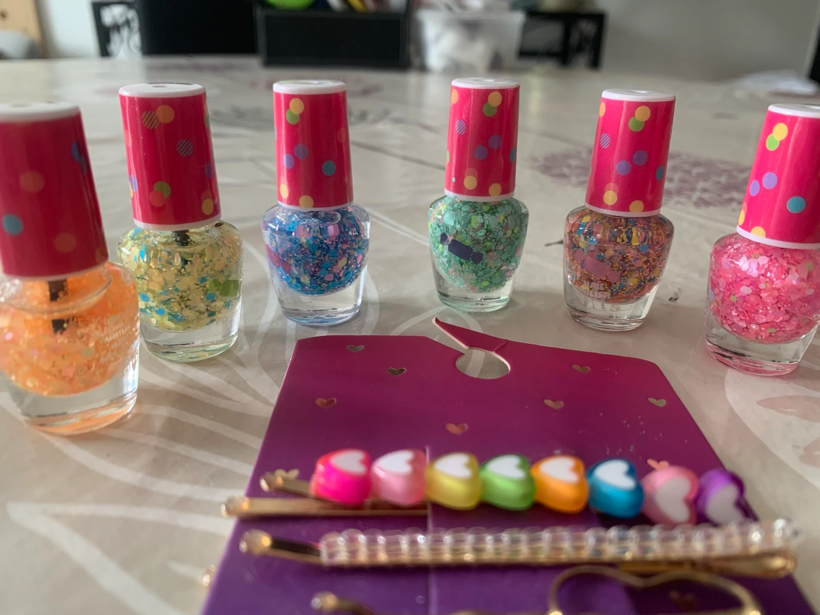 New lot – 6 glitter nail polishes + 4 decorative hair clips – photo 3
